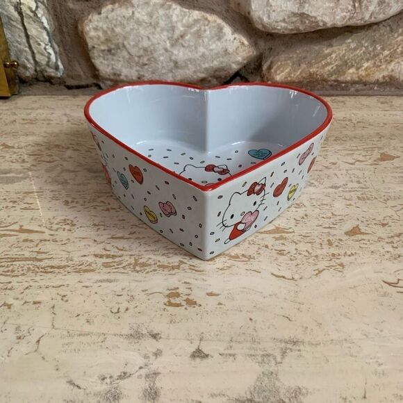 Hello Kitty Valentines heart shaped Baking dish - Picture 5 of 13